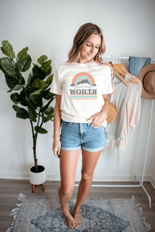 Know Your Worth Tee - Lady Dorothy Boutique